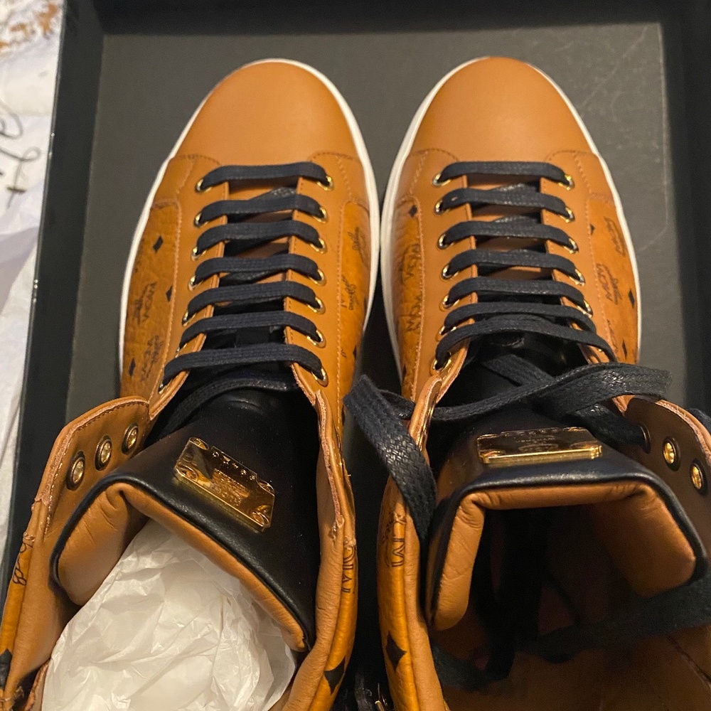 MCM MENS SIZE 13 HIGH TOP SHOE